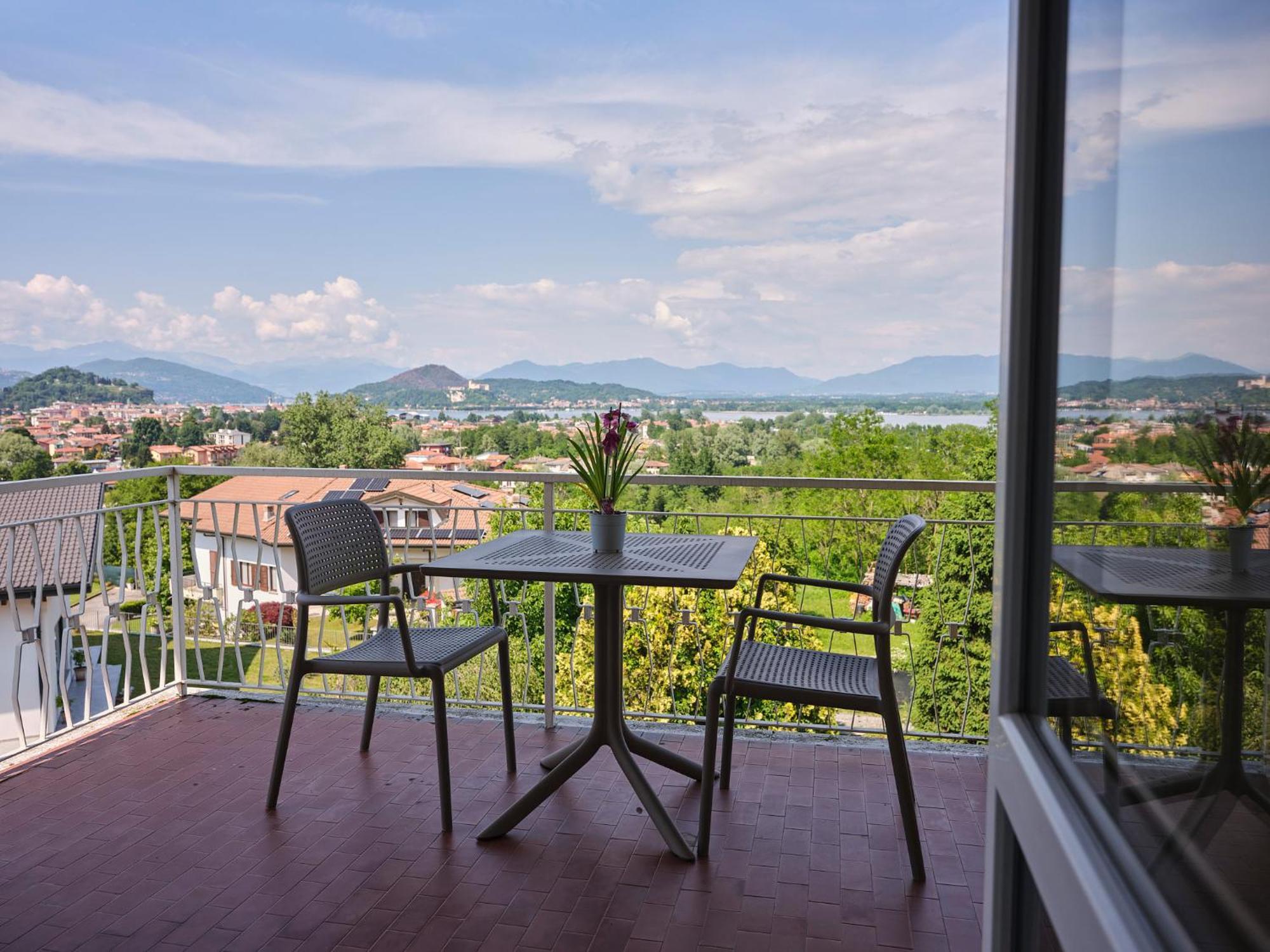 Casa Ierardi - Appartamento Arona Bellavista Exteriör bild
